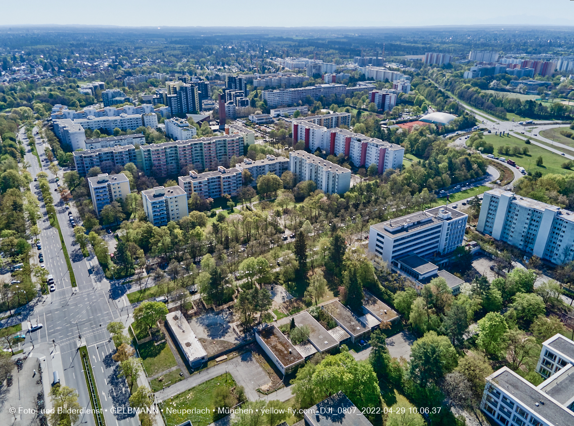 29.04.2022 - Luftbilder von der Baustelle Haus für Kinder in Neuperlach